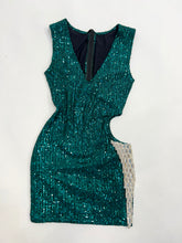 Load image into Gallery viewer, PROMOTION DRESS - GREEN SEQUIN WITH DIAMOND PIECE