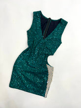 Load image into Gallery viewer, PROMOTION DRESS - GREEN SEQUIN WITH DIAMOND PIECE